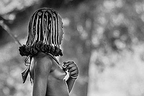 Jeune fille Himba, près d'Epupa, Namibie 2004