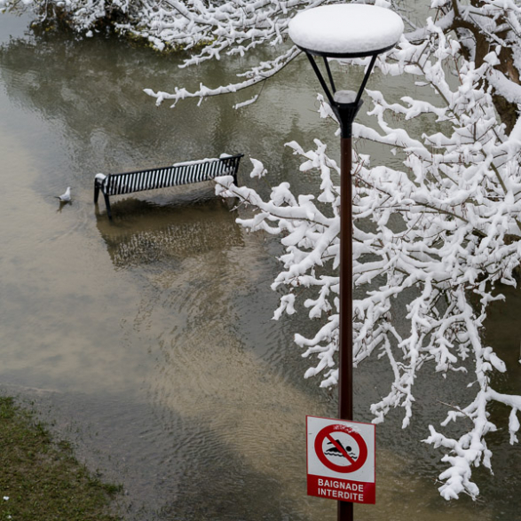 Baignade interdite sur l'île Fanac inondée à Joinville Le Pont, février 2018
