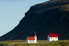 Eglise et falaise à Brjánslækur, le long de la route 62, Islande