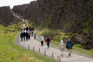 Cohortes de touriste à Thingvellir, Cercle d'or, Islande