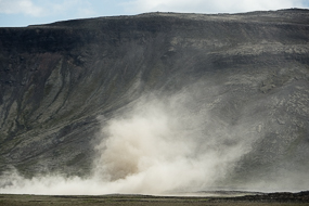 Tourbillon de poussière sur la route 660, islande