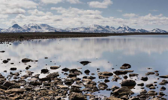 Petit lac avant d'arriver à Hveravellir sur la F35, Islande