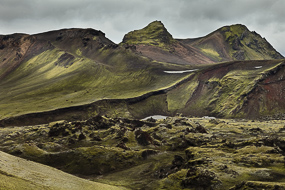 Rhyolite rouge et mousse fluorescente, Réserve de Fjallabak, Islande