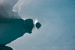 Gouttes tombant d'un Iceberg sur le lac Jokulsarlon, Islande