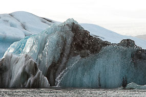 Iceberg flottant sur le lac Jokulsarlon, Islande