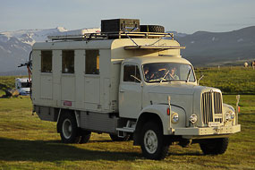 Camion militaire 4x4 suisse, camping de Borgarfjordur-Eystri, Fjords de l'Est, Islande