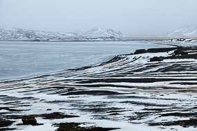 Le lac Kleifarvatn est gelé en ce mois de mars, Pénisule de Reykjanes, Islande