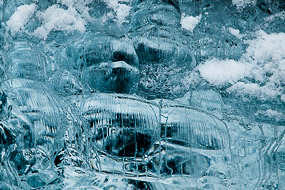 Transparence et texture de la glace d'un iceberg, Jokulsarlon, Islande