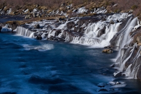 Les cascades d'Hraunfossar (les chutes de la lave)