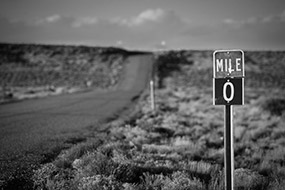 Mile 0, début ou fin de route ? Utah, USA, 2007, noir et blanc