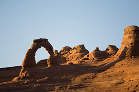 Au soleil couchant, le célèbre arche du Parc National du même nom : Arches NP. Utah, USA, 2007