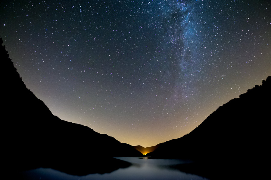 Ciel étoilé et voie lactée au dessus de la vallée de la Thur, Lac de Kruth - Widelenstein, Vosges