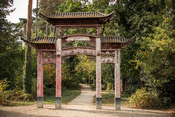 Porte chinoise en bois, datant de l'exposition coloniale.
